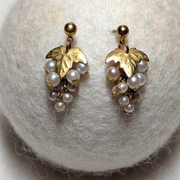 Vintage Goldtone and Faux Pearl Grape Cluster Pierced Earrings - Picture 1 of 9